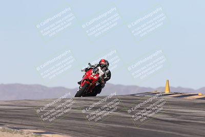 media/Dec-01-2025-Moto Forza (Mon) [[2daa91e15f]]/2-Intermediate Group/Session 2 (Turns 9 and 10)/